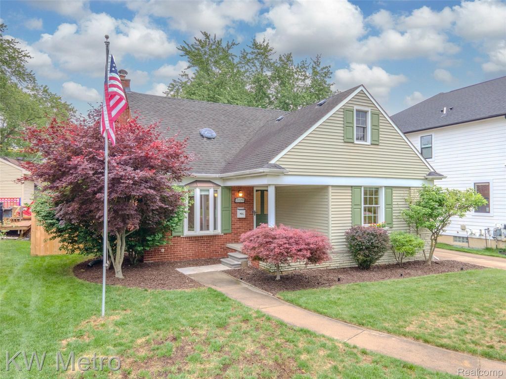 2120 VINSETTA Boulevard, Royal Oak, MI 48073
