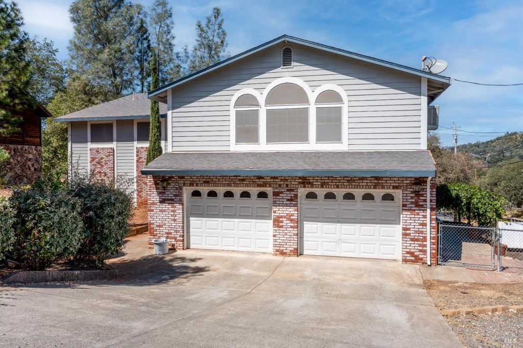 17319 Meadow View Dr, Hidden Valley Lake, CA 95467