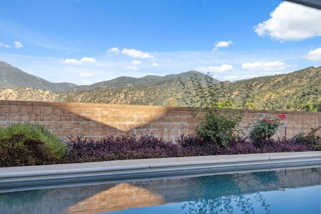 33295 Globe Dr Drive, Springville, CA 93265