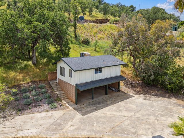 33295 Globe Dr Drive, Springville, CA 93265