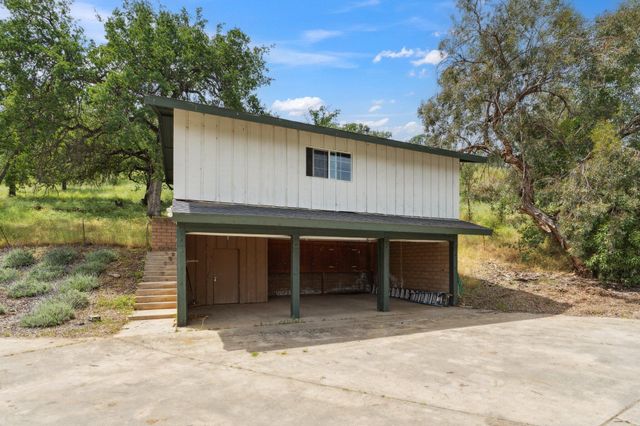 33295 Globe Dr Drive, Springville, CA 93265