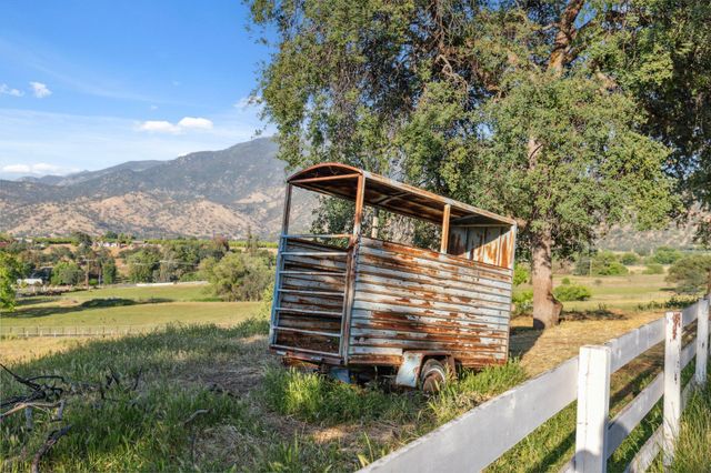 33295 Globe Dr Drive, Springville, CA 93265