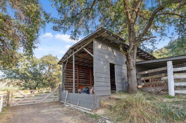 33295 Globe Dr Drive, Springville, CA 93265