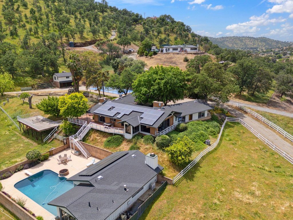 33295 Globe Dr Drive, Springville, CA 93265