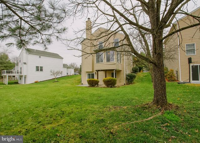 6065 REGENT DR, Harrisburg, PA 17112