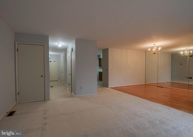 6065 REGENT DR, Harrisburg, PA 17112