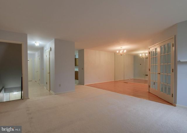 6065 REGENT DR, Harrisburg, PA 17112