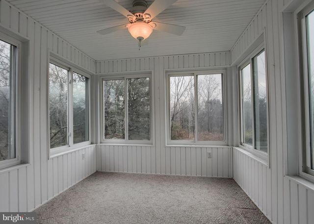 6065 REGENT DR, Harrisburg, PA 17112