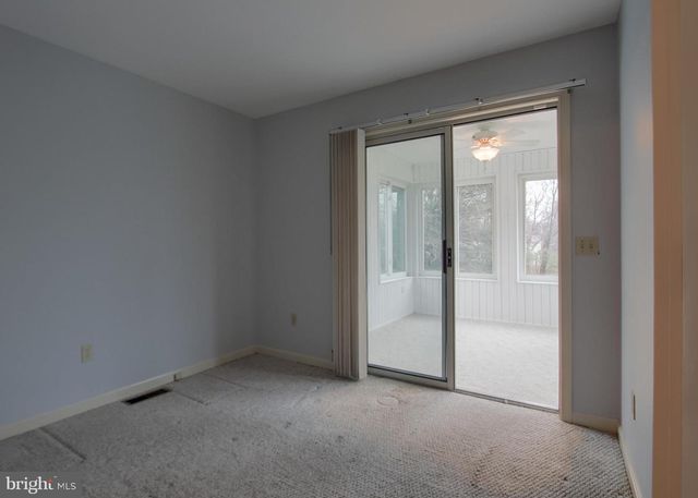 6065 REGENT DR, Harrisburg, PA 17112