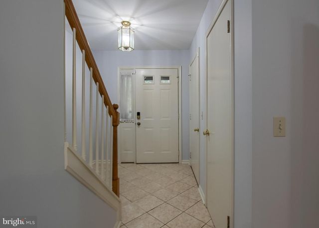 6065 REGENT DR, Harrisburg, PA 17112