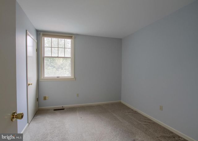 6065 REGENT DR, Harrisburg, PA 17112