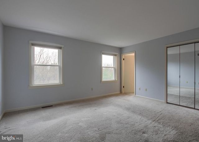 6065 REGENT DR, Harrisburg, PA 17112