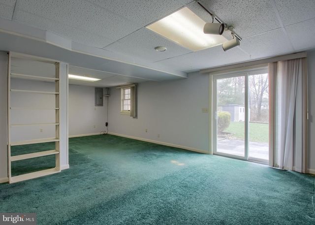 6065 REGENT DR, Harrisburg, PA 17112