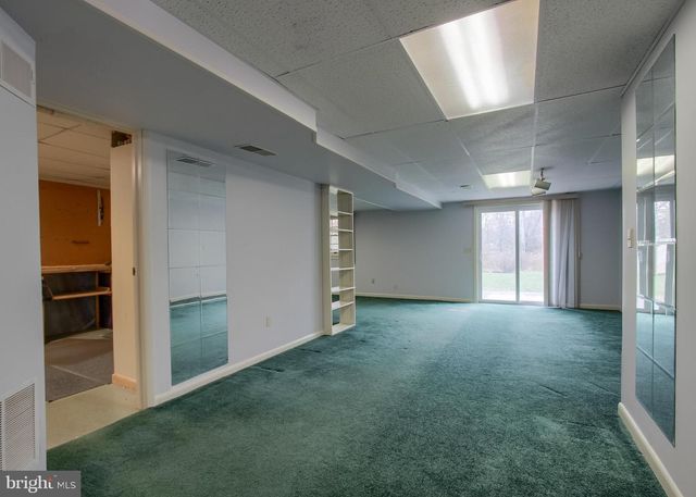 6065 REGENT DR, Harrisburg, PA 17112