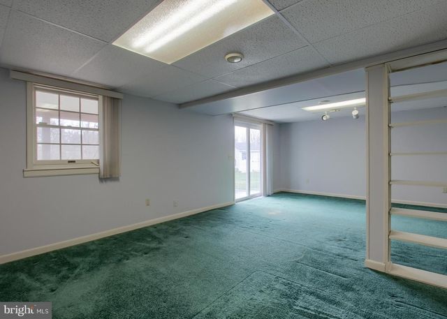 6065 REGENT DR, Harrisburg, PA 17112