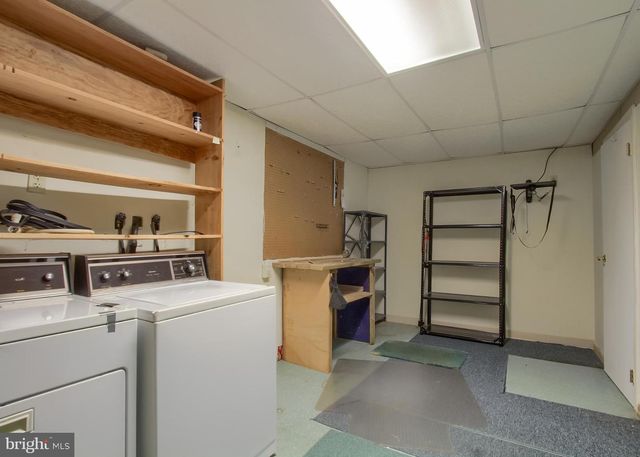 6065 REGENT DR, Harrisburg, PA 17112