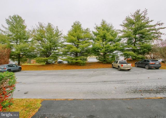 6065 REGENT DR, Harrisburg, PA 17112