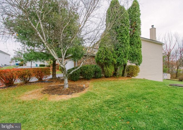 6065 REGENT DR, Harrisburg, PA 17112