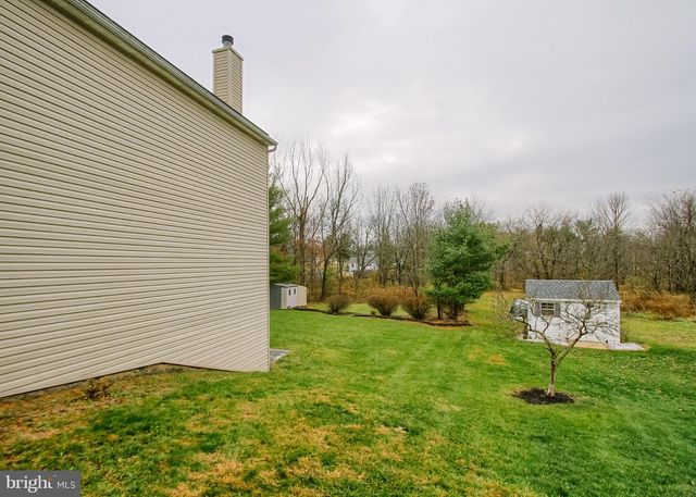 6065 REGENT DR, Harrisburg, PA 17112