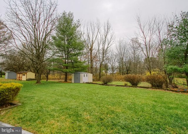 6065 REGENT DR, Harrisburg, PA 17112