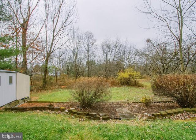 6065 REGENT DR, Harrisburg, PA 17112