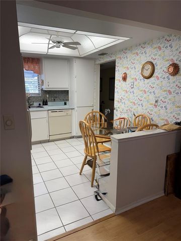 1505 LAKESIDE WAY 153, Sarasota, FL 34232