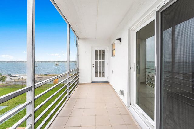 4500 N Flagler Drive C17, West Palm Beach, FL 33407