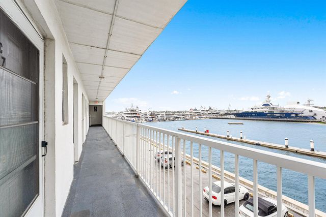 4500 N Flagler Drive C17, West Palm Beach, FL 33407