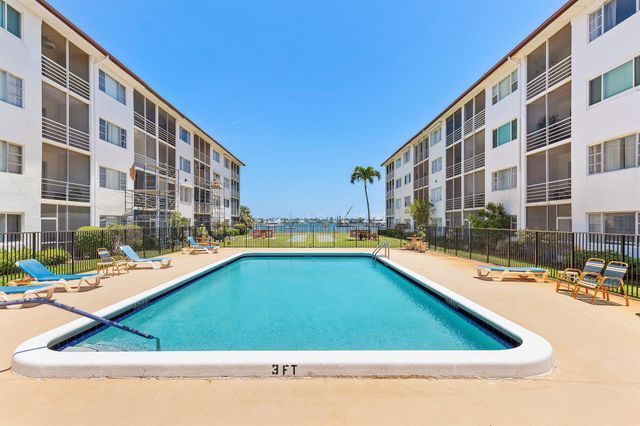 4500 N Flagler Drive C17, West Palm Beach, FL 33407