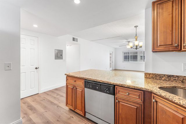 4500 N Flagler Drive C17, West Palm Beach, FL 33407