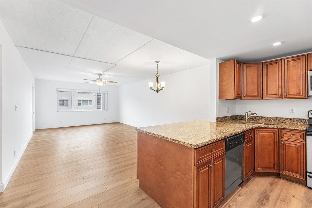 4500 N Flagler Drive C17, West Palm Beach, FL 33407