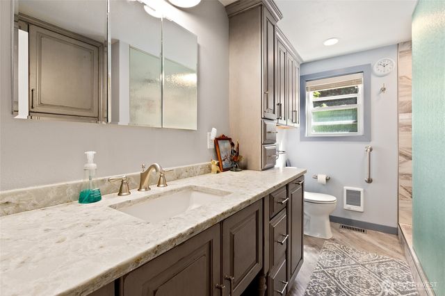 102 300th Street NW, Stanwood, WA 98292