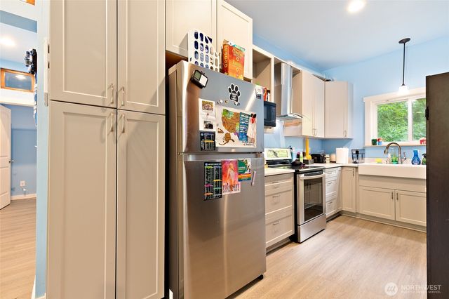 102 300th Street NW, Stanwood, WA 98292