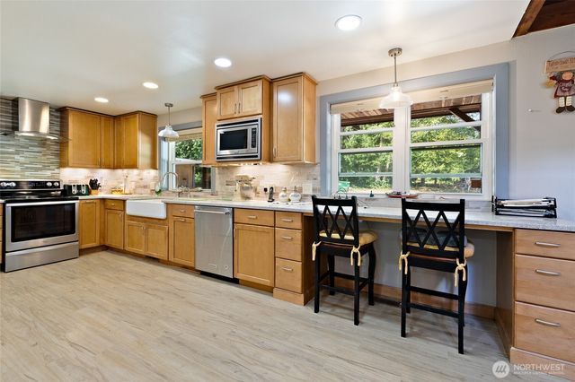 102 300th Street NW, Stanwood, WA 98292