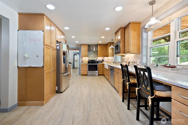 102 300th Street NW, Stanwood, WA 98292