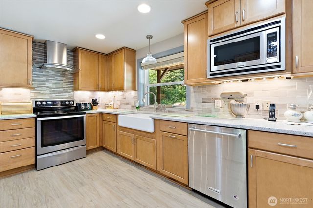 102 300th Street NW, Stanwood, WA 98292