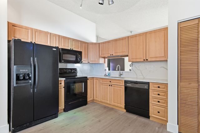 8300 SW 41ST Street, Davie, FL 33328