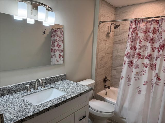 2700 Bellefontaine Street A24, Houston, TX 77025