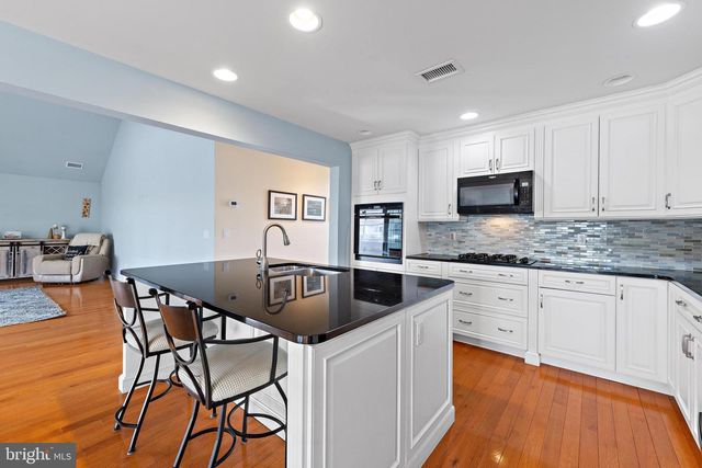 176 PETER RD, Manahawkin, NJ 08050