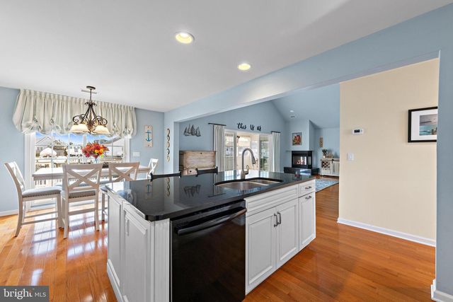 176 PETER RD, Manahawkin, NJ 08050