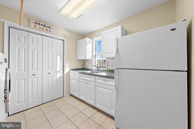 176 PETER RD, Manahawkin, NJ 08050