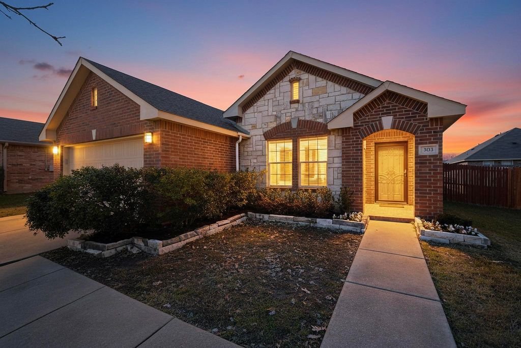 303 Laurel Lane, Fate, TX 75087