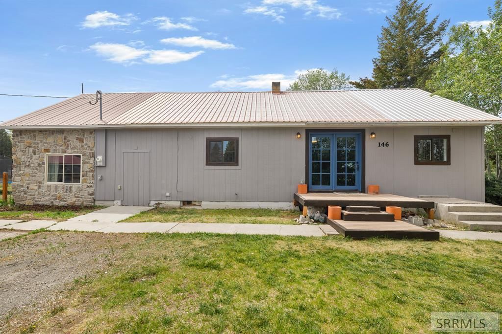 146 E 9th Street, St Anthony, ID 83445