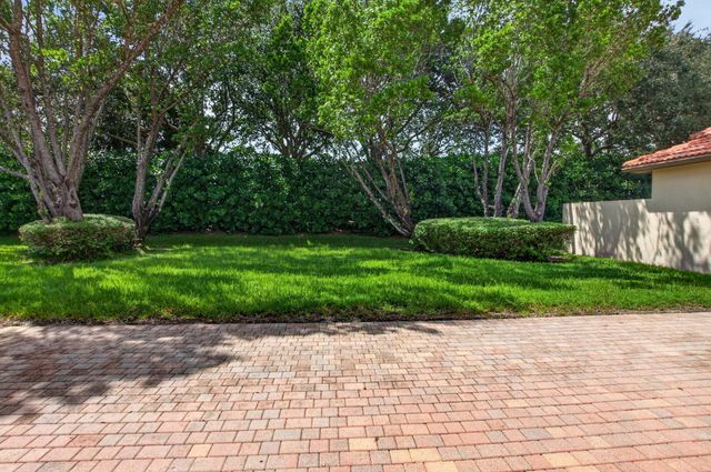 9732 Isles Cay Drive, Delray Beach, FL 33446