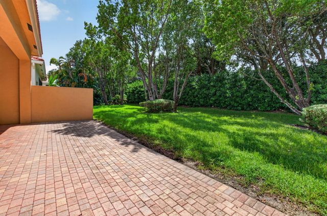 9732 Isles Cay Drive, Delray Beach, FL 33446