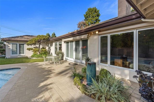 16903 Oak View Drive, Encino, CA 91436