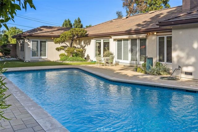 16903 Oak View Drive, Encino, CA 91436