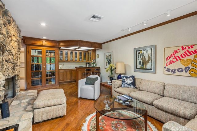 16903 Oak View Drive, Encino, CA 91436