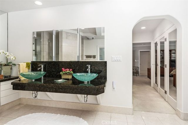 16903 Oak View Drive, Encino, CA 91436
