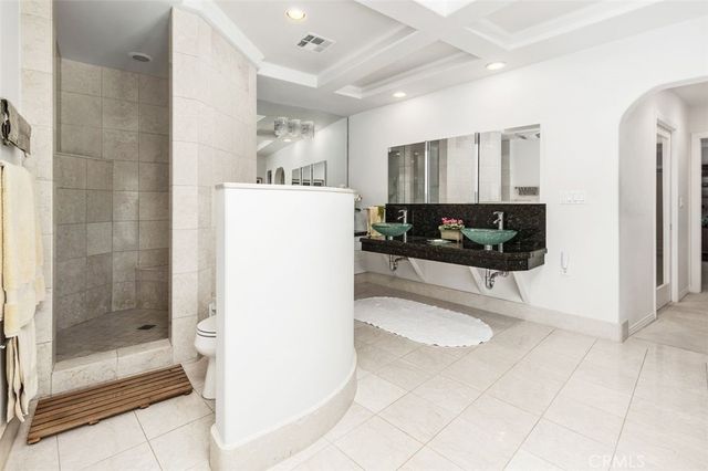 16903 Oak View Drive, Encino, CA 91436